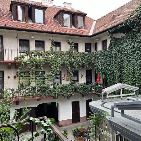 Wiener Garden Győr Buitenkant foto