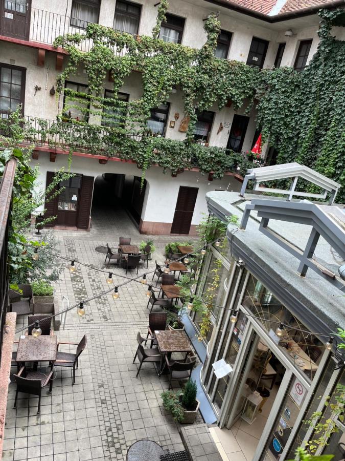 Wiener Garden Győr Buitenkant foto